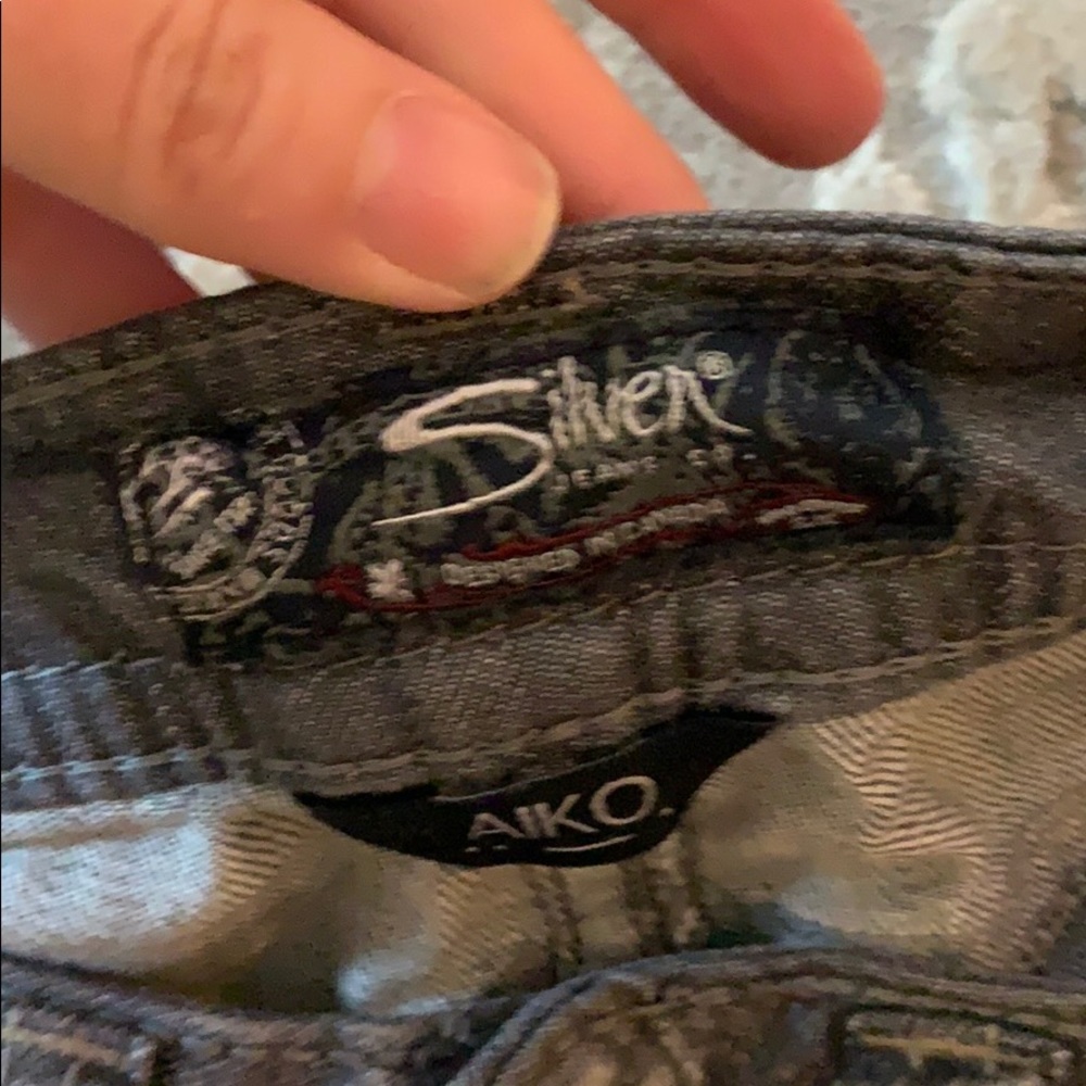 Woman’s jean shorts - Picture 3 of 4